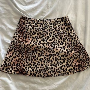 Leopard print mini skirt from Princess Polly🤍💗